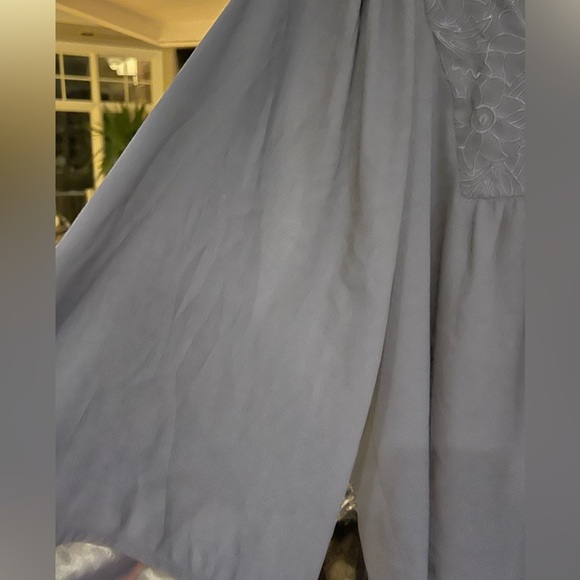 💠LOFT navy blue size M flowy blouse with embroidered neckline - Picture 5 of 6